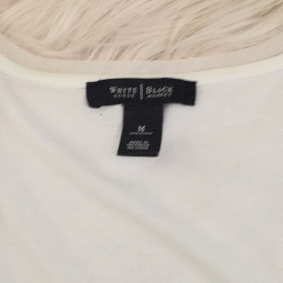 White top with pleates - Picture 2 of 3